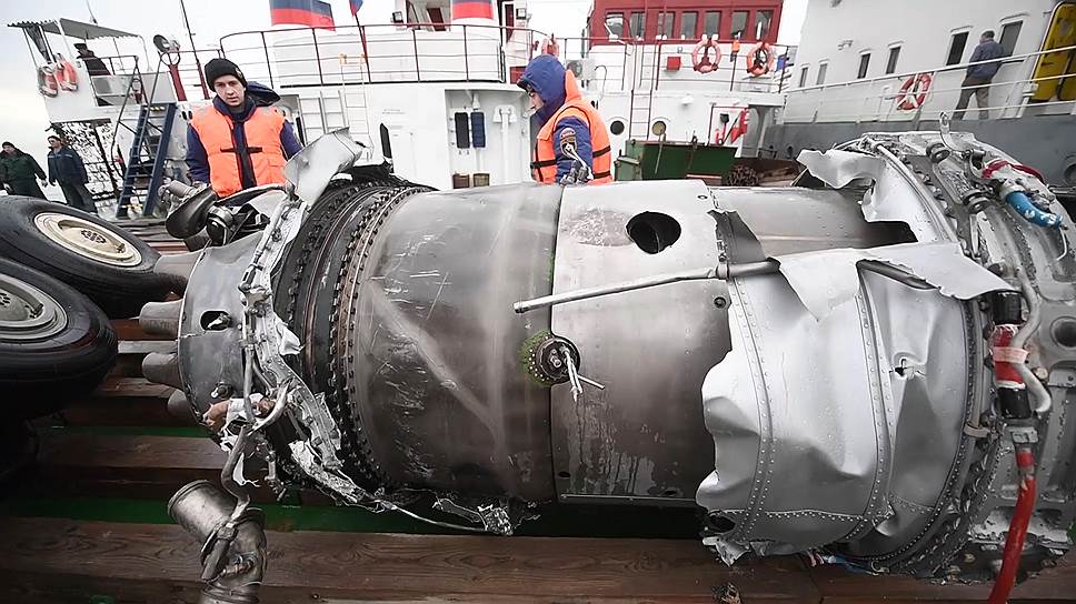 26 декабря ФСБ России назвала основные версии крушения Ту-154: попадание в двигатель посторонних предметов, некачественное топливо, ошибка пилотирования и техническая неисправность. Признаков теракта не было выявлено 
