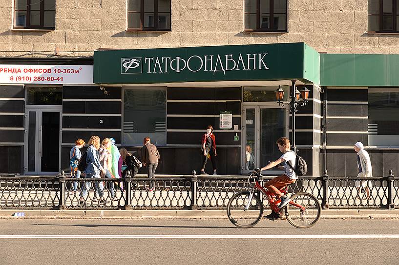3 марта ЦБ отозвал лицензию у Татфондбанка. К опорному банку правительства Татарстана была применена крайняя надзорная мера, несмотря на статус и масштабы (входил в топ-50). Крах банка спровоцировал финансовый кризис в республике. В апреле банк был признан банкротом. Финальная оценка дефицита капитала — 118 млрд руб.