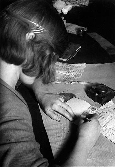 С 1953 года отметки, сделанные в паспорте, заметно облегчили чиновникам получение информации о каждом советском человеке
