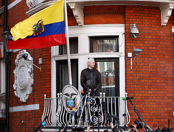 11 января. Основатель WikiLeaks Джулиан Ассанж получил гражданство Эквадора, в посольстве которого он укрывается с 2012 года из-за опасений экстрадиции в США