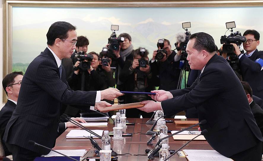 9 января. Южная Корея и КНДР начали первый раунд переговоров по нормализации отношений между странами. Ранее, 3 и 4 января, страны возобновили диалог по линии спецсвязи