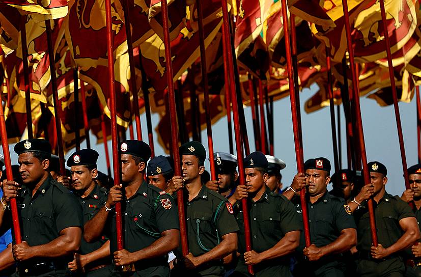 Коломбо, Шри-Ланка. Военные на репетиции парада в честь 70-летия независимости страны 