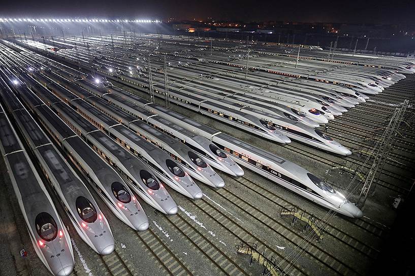 Ухань, Китай. Депо с китайскими скоростными поездами «Гармония», способными разгоняться до 350 км/ч