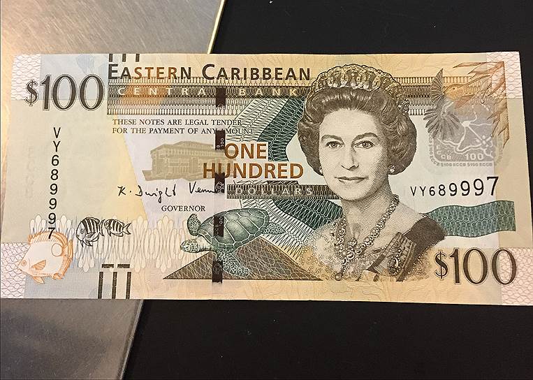 Основной валютой Гренады является восточнокарибский доллар с английской королевой на банкнотах. Его курс по отношению к американскому доллару — примерно три к одному. Везде расплачиваться можно и американскими долларами, но это менее выгодно