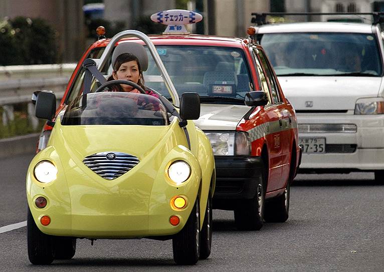 В Японии еще в 1996 году покупателям электрических и гибридных машин были предоставлены налоговые льготы и скидки при покупке. В 2009 году была принята вторая программа по стимулированию экологичного автотранспорта, в которую вошли и меры поддержки утилизации электромобилей&lt;br>
На фото: японский электромобиль Q-CAR
