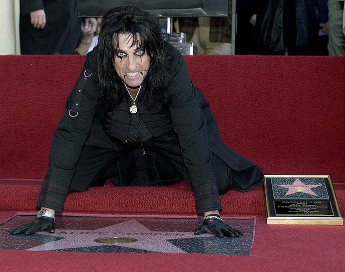 В 2003 году Элис Купер получил звезду на Аллее славы в Голливуде, в 2011 году он был включен в Зал славы рок-н-ролла