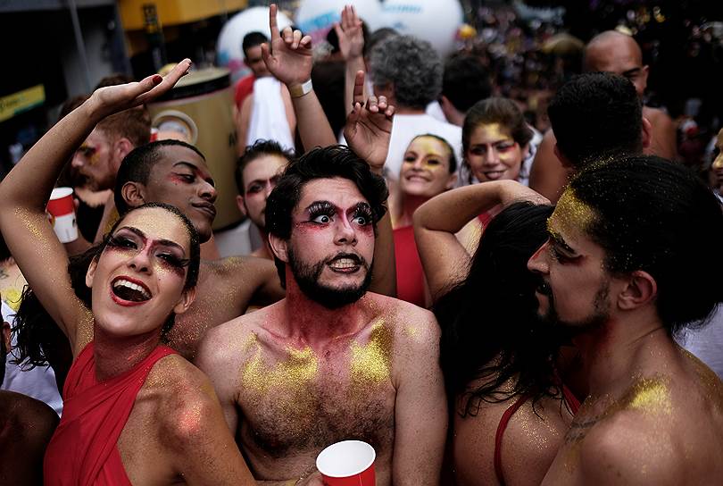 Сан-Паулу, Бразилия. Соседская вечеринка в преддверии карнавала, стартующего 9 февраля