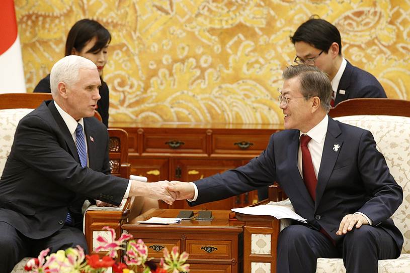 Вице-президент США Майк Пенс и президент Южной Кореи Мун Чжэ Ин