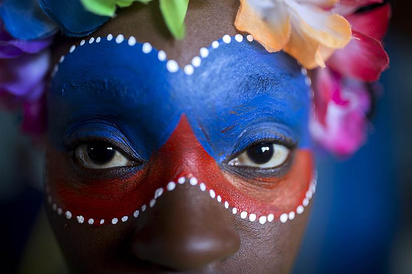 Порт-о-Пренс, Гаити. Участница ежегодного карнавала