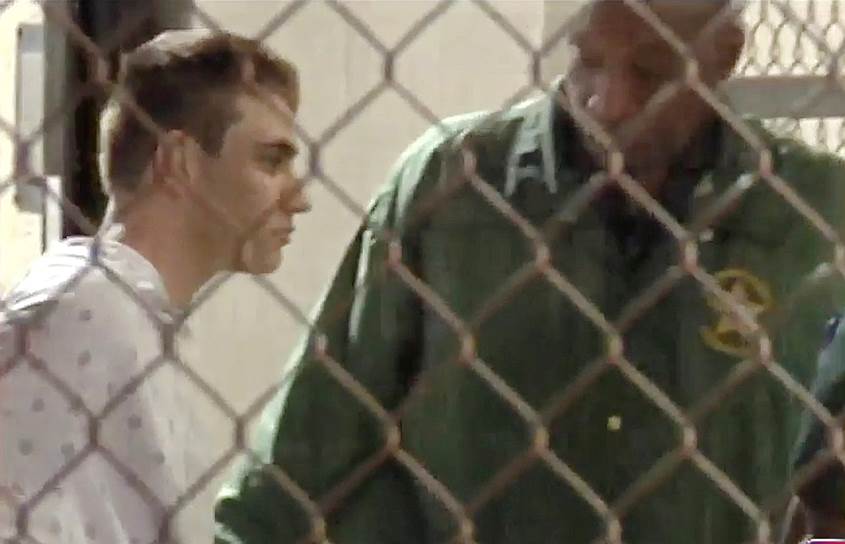Форт-Лодердейл, США. Полиция конвоирует в тюрьму Николаса Круза, устроившего стрельбу в школе Stoneman Douglas