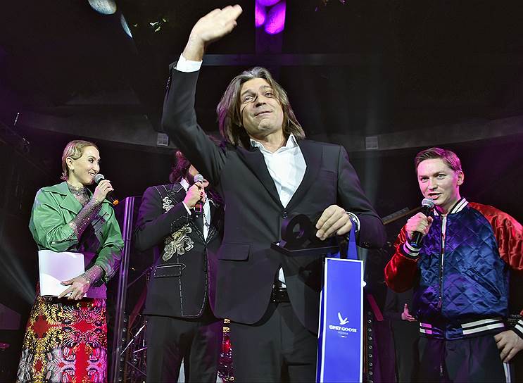 Композитор, певец Дмитрий Маликов (в центре) во время вечеринки по случаю выхода ежегодного рейтинга «100 самых стильных» по версии журнала GQ