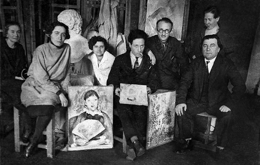 После 1932 года художников-экспериментаторов перестали выставлять, и казалось, что их произведения больше никогда не будут востребованы
