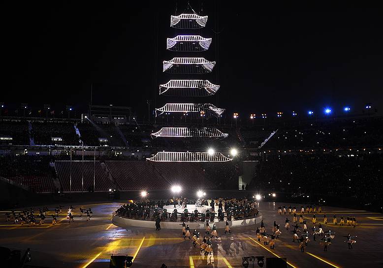 На церемонии закрытия прозвучала «Патриотическая песнь» — гимн Южной Кореи, которая получила право на проведение Игр с третьей попытки  