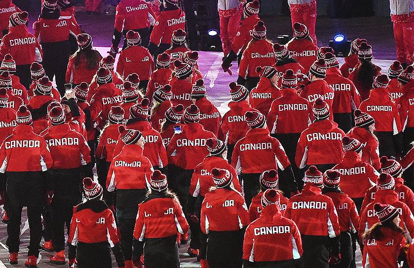 Канадские спортсмены во время парада атлетов