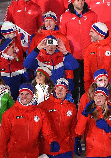 Норвежские спортсмены на церемонии закрытия