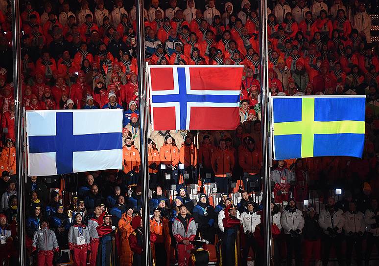 На церемонии закрытия Игр были вручены медали победительницам 30-километровой классической марафонской гонки: норвежской лыжнице Марите Бьорген, финке Кристе Пярмякоски и шведке Стине Нильссон