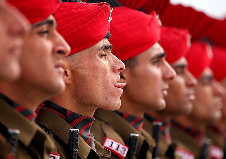 Сринагар, Индия. Военные на параде
