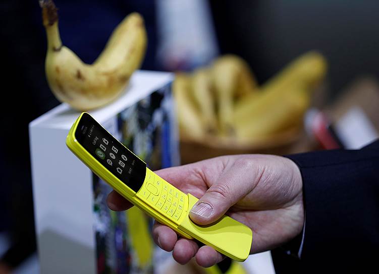 Nokia презентовала новую версию знаменитого телефона Nokia 8110, который за характерную форму корпуса получил прозвище «банан»