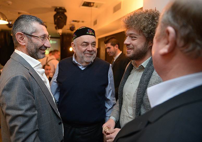 Президент Российского еврейского конгресса Юрий Каннер (второй слева) и Илья Варламов блогер и основатель рекламно-девелоперского агентства iCube (второй справа)