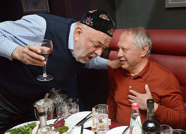 Президент Российского еврейского конгресса Юрий Каннер (слева) во время празднования Пурима в джаз-клубе JAM