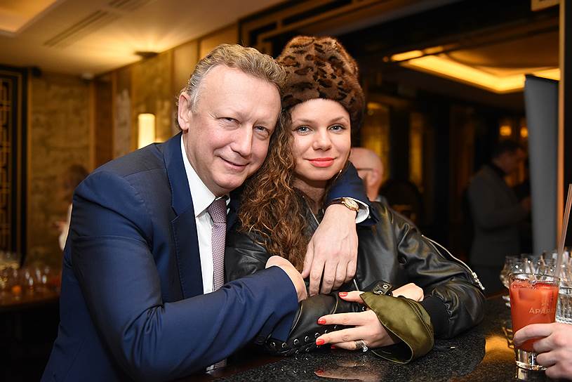 Александр Бобков, исполнительный директор «Лахта Центра», с женой Екатериной Литау на вечере «Время театральных легенд»