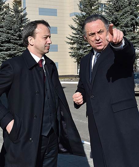 Вице-премьеры России Аркадий Дворкович (слева) и Виталий Мутко