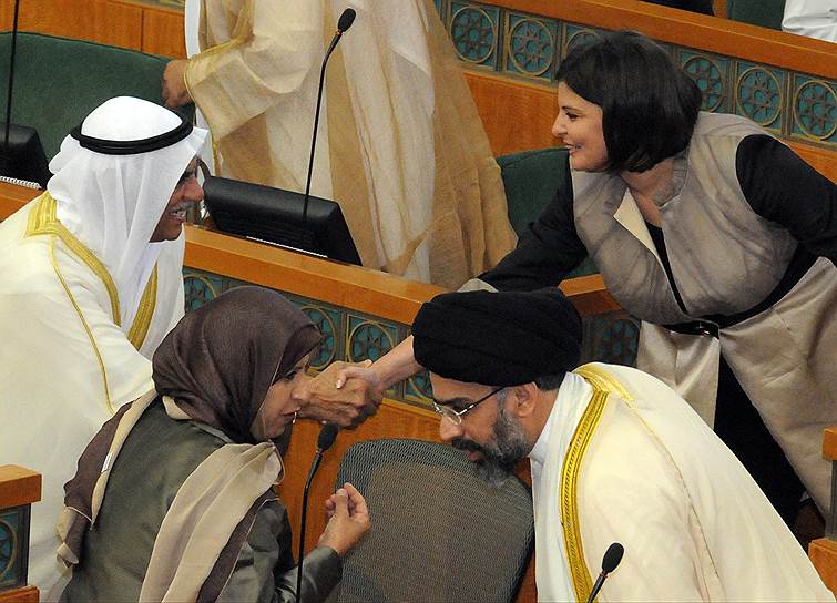 В XXI веке женщины продолжают бороться за избирательные права. В 2005 году Кувейт одним из последних предоставил им право избирать и быть избранными. В результате в 2009 году в парламент страны впервые прошли четыре депутата-женщины