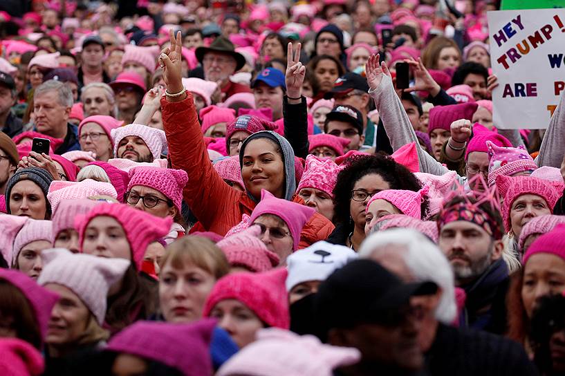 В 2017 и 2018 годах в США прошли «марши женщин», приуроченные к инаугурации Дональда Трампа и годовщине его президентства. Их участницы были одеты в розовые шапочки и критиковали сексистскую, по их мнению, риторику Белого дома. По разным оценкам, в Вашингтоне протестовали 120—600 тыс. человек. «Отличная погода по всей стране, прекрасный день для того, чтобы женщины вышли на марши. Выходите, чтобы сейчас отпраздновать исторические вехи… Самая низкая женская безработица за 18 лет!», — прокомментировал акцию в своем Twitter Дональд Трамп