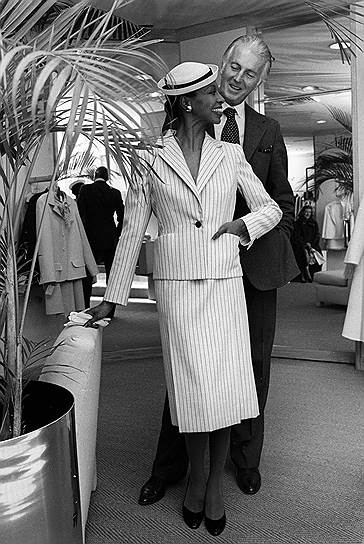 Безупречный стиль модного дома Givenchy быстро стал эталоном элегантности и утонченного вкуса. Кутюрье сам работал над каждой коллекцией. Эпоху 1950-х, 1960-х и 1970-х можно назвать эрой Юбера де Живанши. Он также был первым, кто предложил модной публике линию одежды &quot;прет-а-порте&quot;