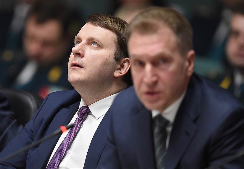  Министр экономического развития России Максим Орешкин (слева) и первый заместитель председателя правительства России Игорь Шувалов