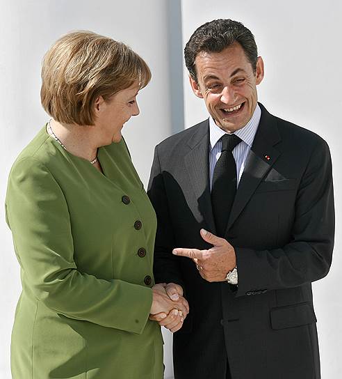 Июнь 2007 года. Канцлер Меркель беседует с президентом Франции Николя Саркози (2007—2012) перед началом рабочей встречи во время саммита G8