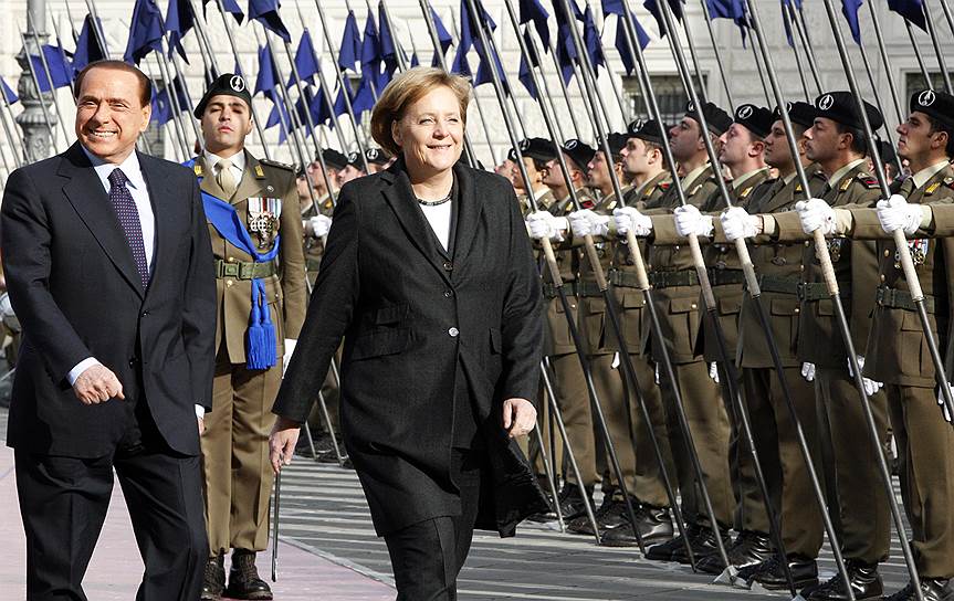 Ноябрь 2008 года. В Триесте во время Итальяно-Германского саммита премьер-министр Италии Сильвио Берлускони (2005—2006; 2008—2011) встречал Ангелу Меркель с почетным караулом