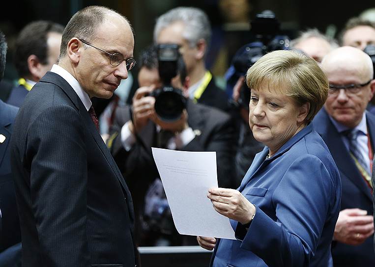 Декабрь 2013 года. Итальянский премьер-министр Энрико Летта (2013—2014) и канцлер Ангела Меркель во время саммита лидеров Евросоюза в Брюсселе