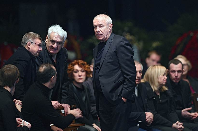 На фото в центре: актер Сергей Гармаш