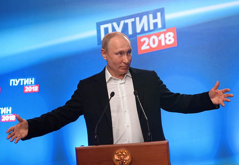Действующий президент России Владимир Путин во время выступления в своем штабе