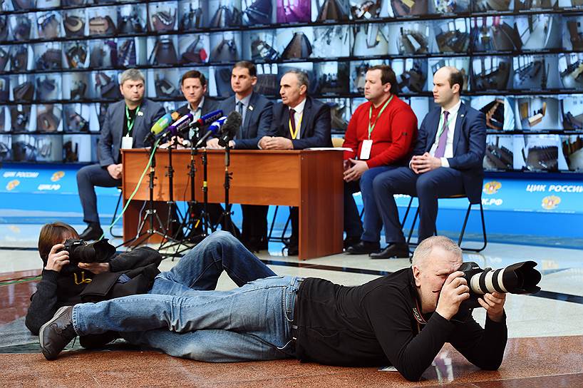 Москва, Россия. Журналисты во время работы в информационном центре Центризбиркома 