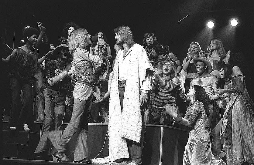 Всемирную известность Уэбберу и Райсу принесла рок-опера «Иисус Христос — суперзвезда» (на фото), написанная в 1970 году. Постановка стала культовой, при этом вызвав критику со стороны религиозных организаций   