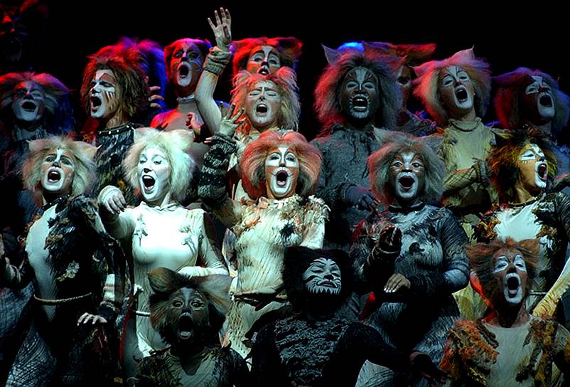 Мюзикл «Кошки» шел на сцене Нового лондонского театра на  протяжении 21 года, а на Бродвее (Нью-Йорк) — 18 лет
&lt;br>На фото: мюзикл на открытии летнего сезона в Ливане в 2002 году
