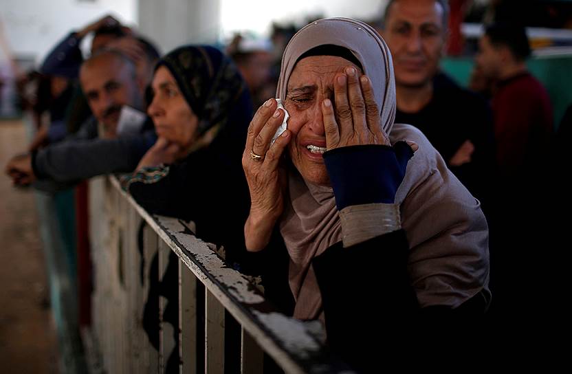 Рафах, сектор Газа. Палестинцы ждут разрешения пересечь границу с Египтом 