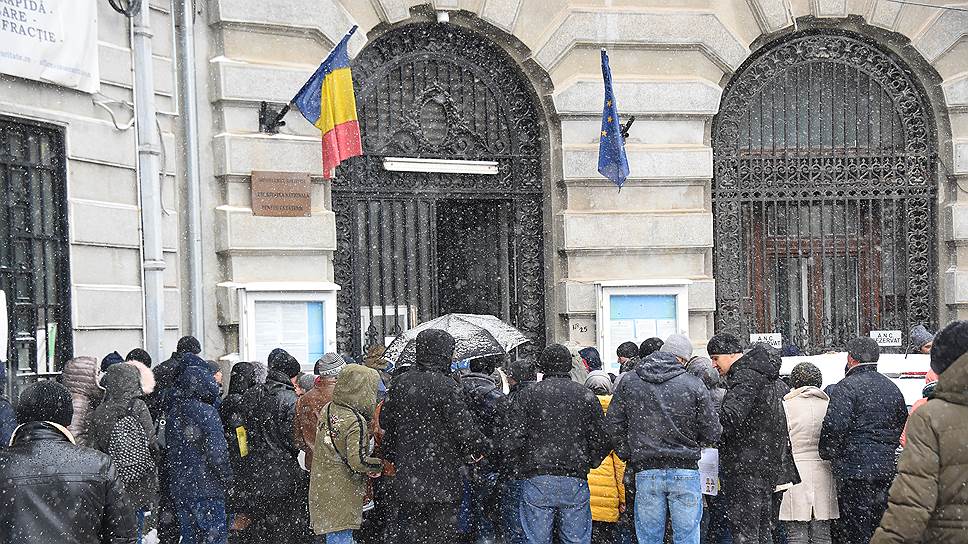 Число граждан Молдавии, желающих получить румынский паспорт, не иссякает