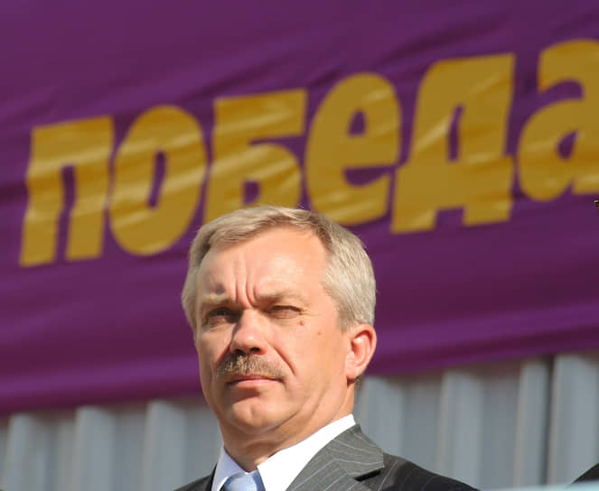 Евгений Савченко был губернатором Белгородской области с 11 октября 1993 года (на сегодняшний день — 26 лет, 11 месяцев и 11 дней). Всенародно избирался в 1995, 1999, 2003, 2008 и 2017 годах. На последних выборах получил 69,3% голосов