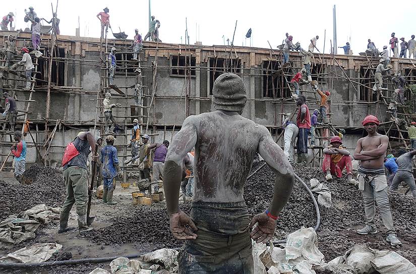 Гома, Демократическая Республика Конго. Рабочие на стройке