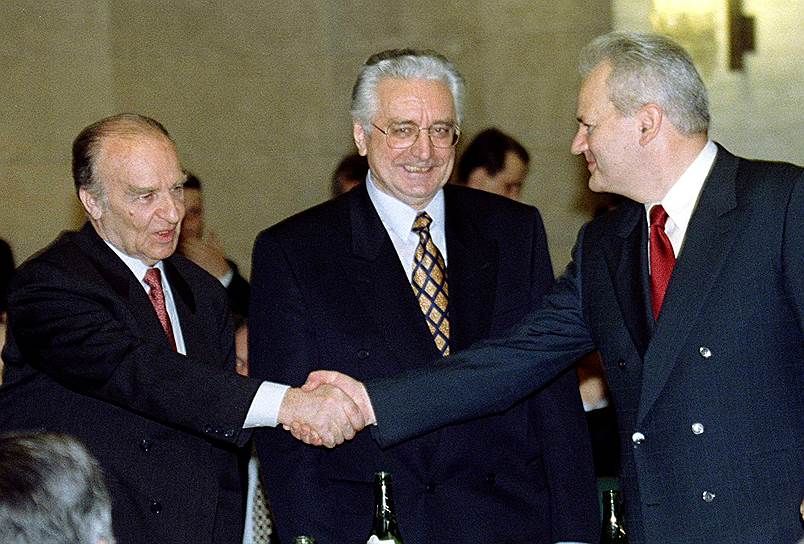 Особое внимание в опубликованной переписке уделяется проблеме Югославии 

На фото: лидеры Боснии, Хорватии и Сербии Алия Изетбегович (слева), Франьо Туджман (в центре) и Слободан Милошевич на трехсторонних переговорах в Риме в 1996 году