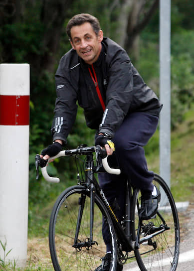 Кавальер, Франция. Президент Франции Николя Саркози возвращается из дома первой леди Карлы Бруни-Саркози, 2009 год