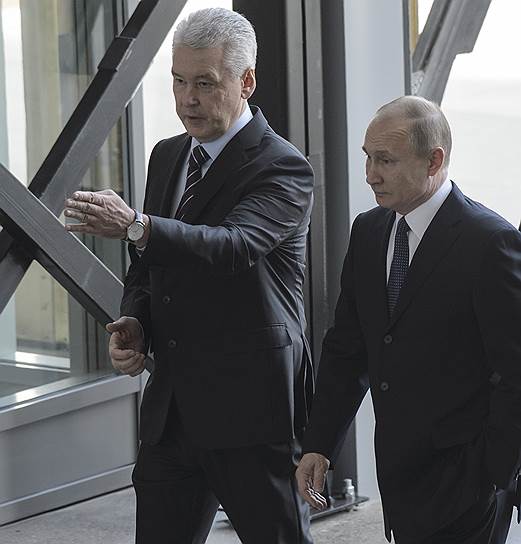 Президент России Владимир Путин (справа) и мэр Москвы Сергей Собянин