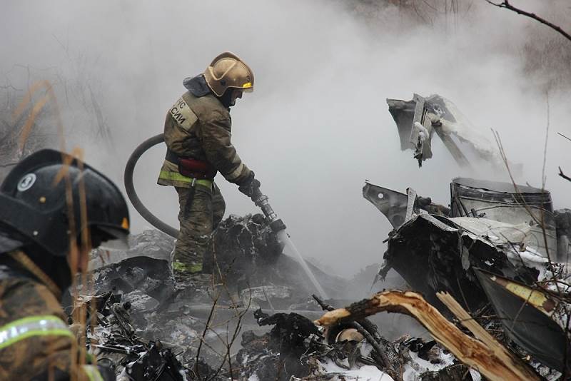 11 апреля. Во время учебно-тренировочного полета в Хабаровске &lt;a href=&quot;/doc/3599946&quot;>произошло&lt;/a> крушение вертолета Ми-8, принадлежащего региональной авиакомпании «Восток». Погибли шесть человек 
