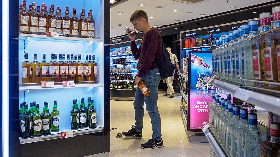 Россия может ввести запрет на ввоз алкоголя и сигарет из США