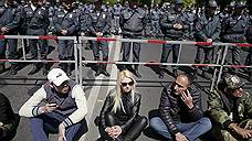 Протесты в Ереване напоролись на колючую проволоку