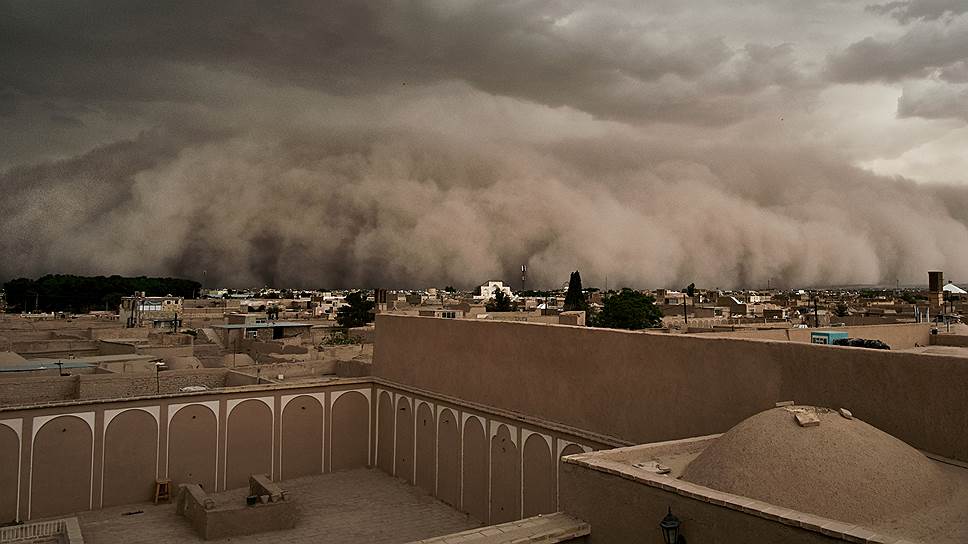 Йезд, Иран. Приближение песчаной бури