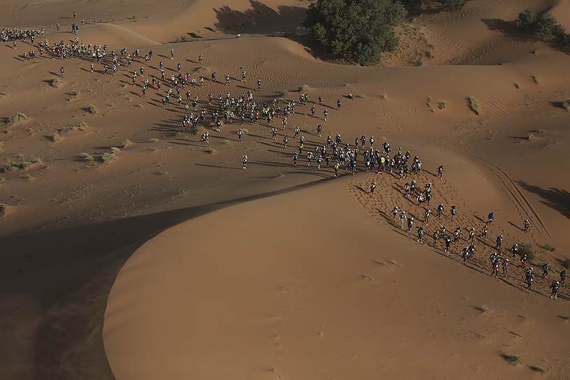 Мерзуга, Марокко. Участники ежегодного забега по пустыне Сахара 